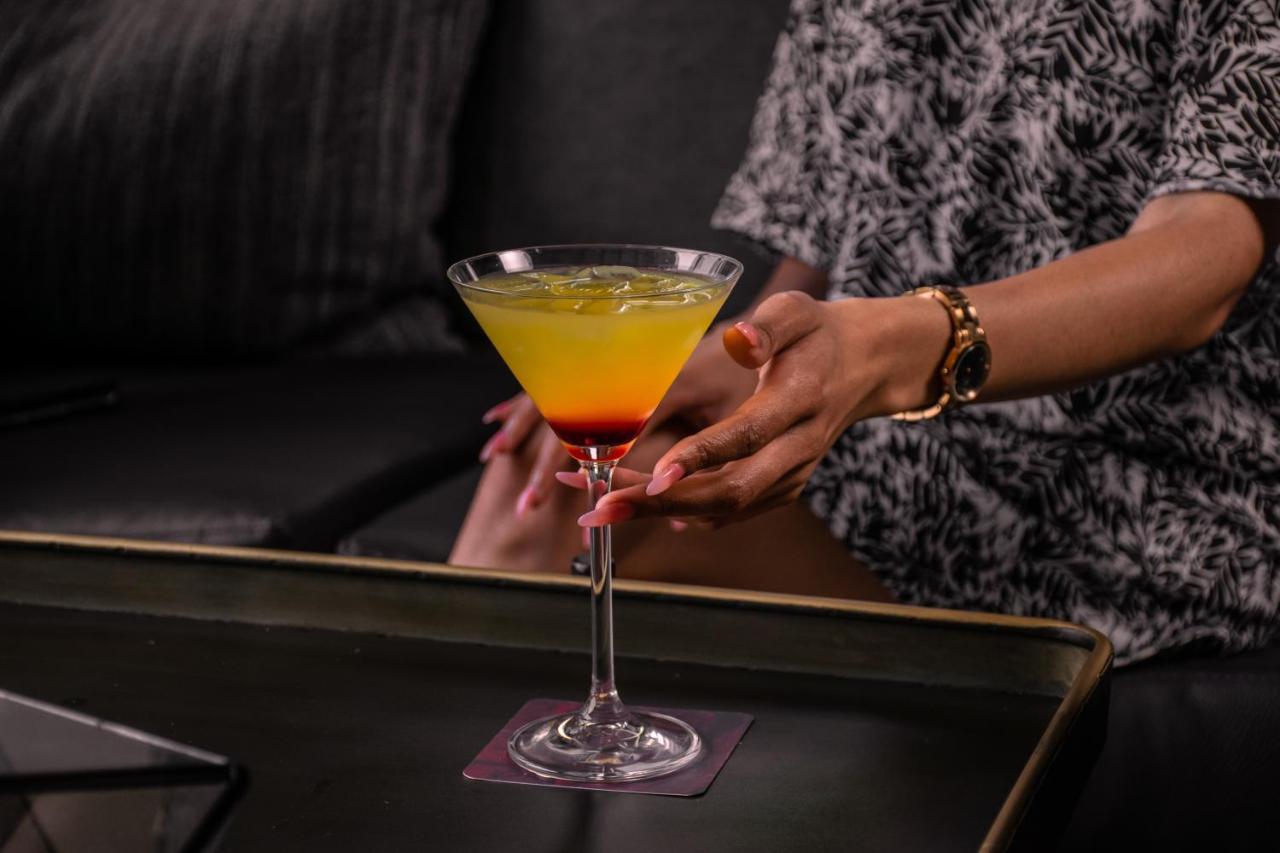 Seven Villa Hotel & Spa ヨハネスブルグ エクステリア 写真 A tequila sunrise