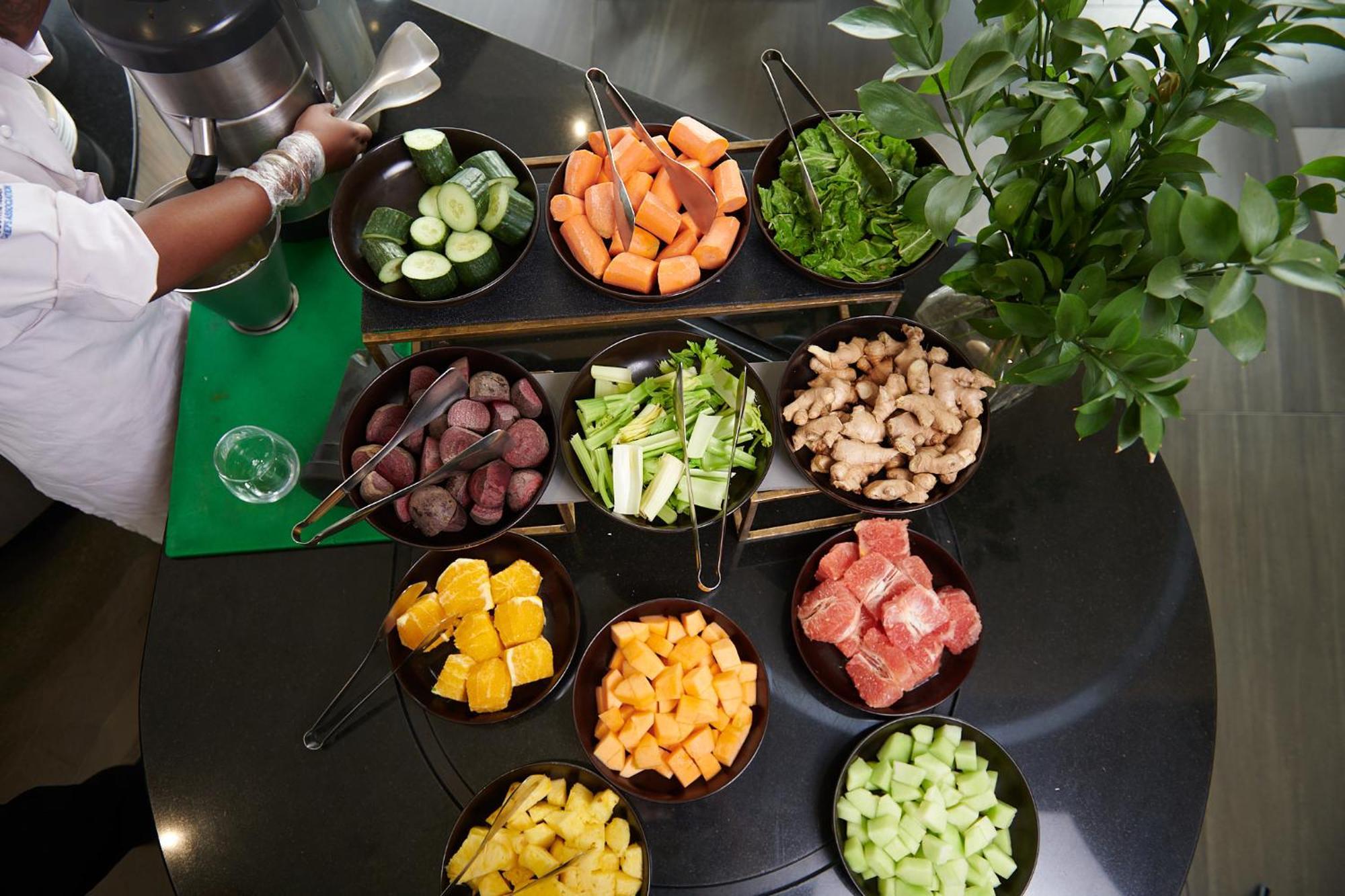 Seven Villa Hotel & Spa ヨハネスブルグ エクステリア 写真 Ingredients for a fruit salad