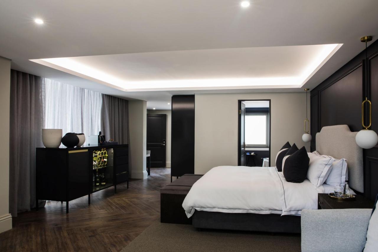 Seven Villa Hotel & Spa ヨハネスブルグ エクステリア 写真 A bedroom at The Dorchester