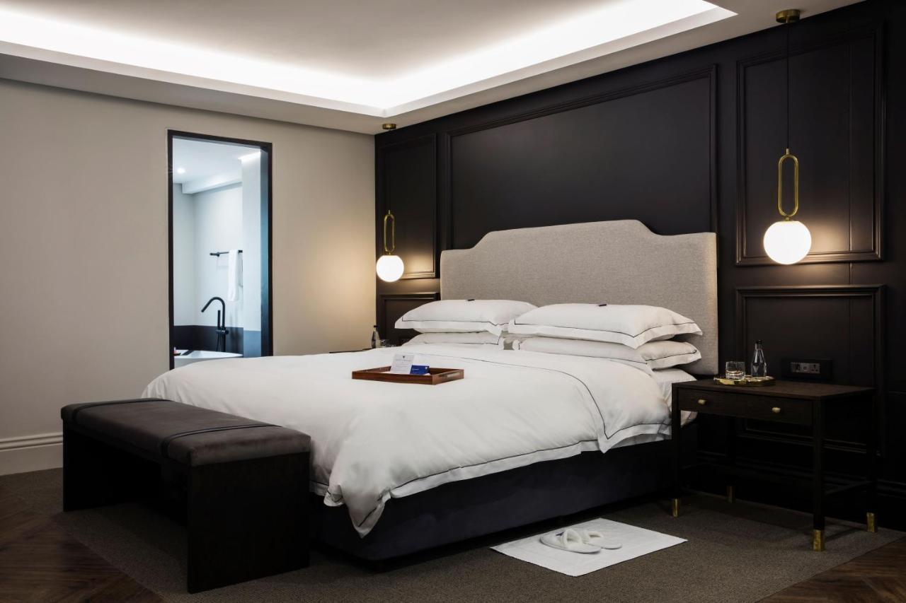 Seven Villa Hotel & Spa ヨハネスブルグ エクステリア 写真 A bedroom at the hotel